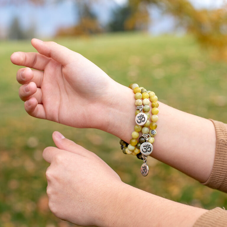 Chinese_Jade_Bracelet_Model