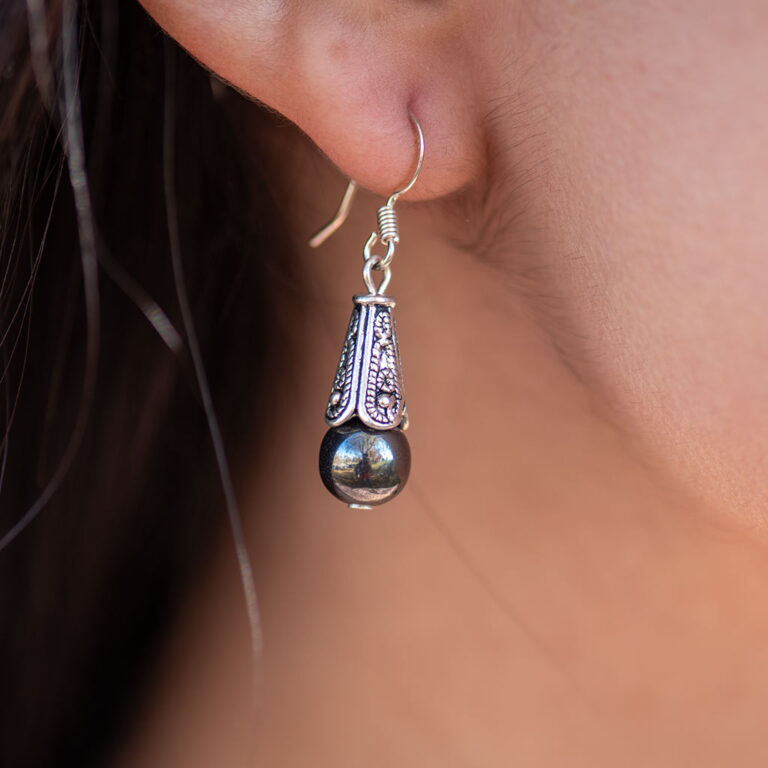 Hematite_Earrings_03_Model